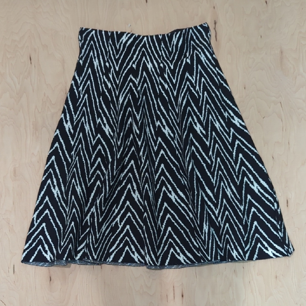 Sioni Monochrome Chevron A-Line Skirt
